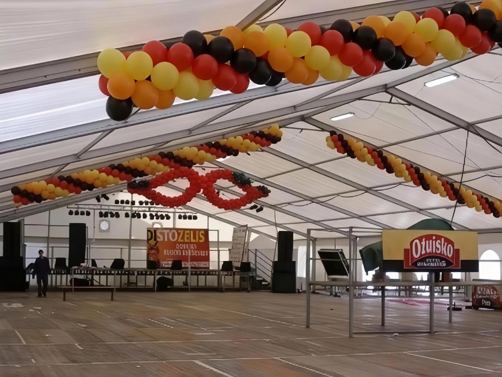 Uređenje šatora balonima - karneval