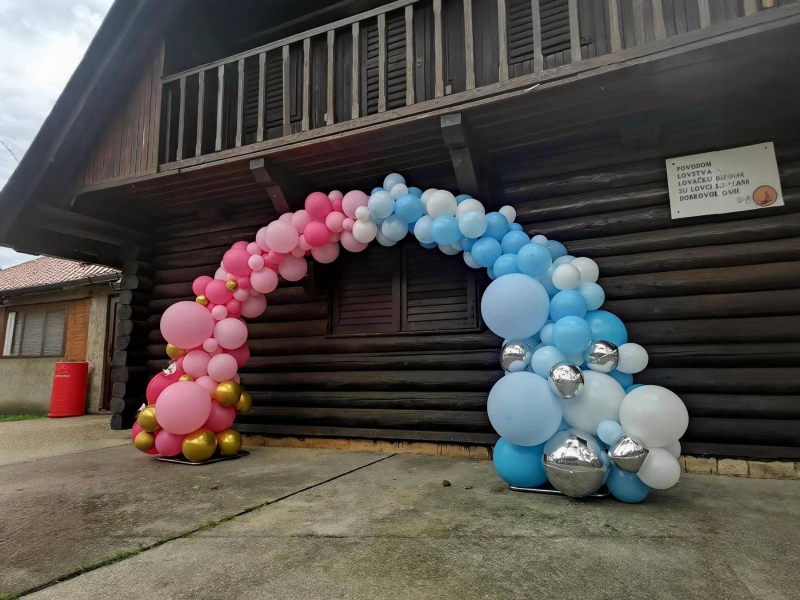 Otkrivanje spola djeteta, dekor od balona - Istra